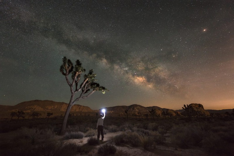 Illustration for article titled 5 Reasons to Always Carry A Flashlight When Hiking